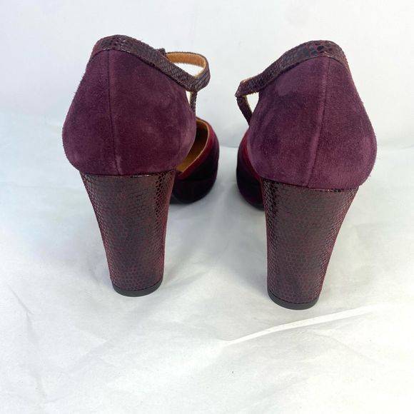 Chie Mihara 
Myla Suede Pumps Croc Textured Leather Gold T Strap Women’s - Picture 11 of 13